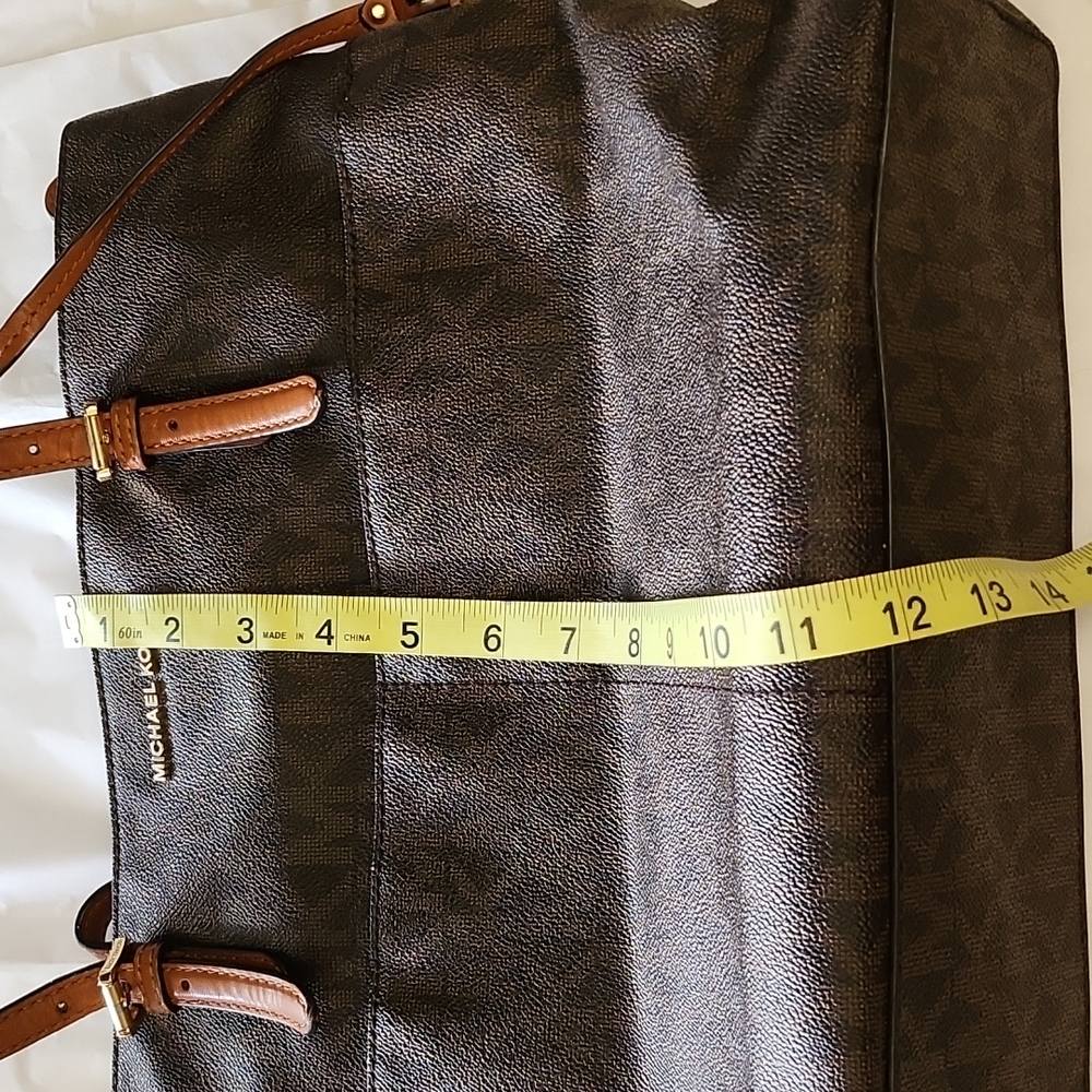 MICHAEL MICHAEL KORS VOYAGER MEDIUM LOGO TOTE BAG - Picture 11 of 13